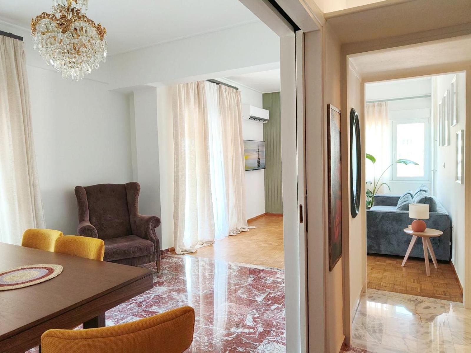 Appartamento Stylish Artistic Flat With View, Three Min To Metro Atene Esterno foto