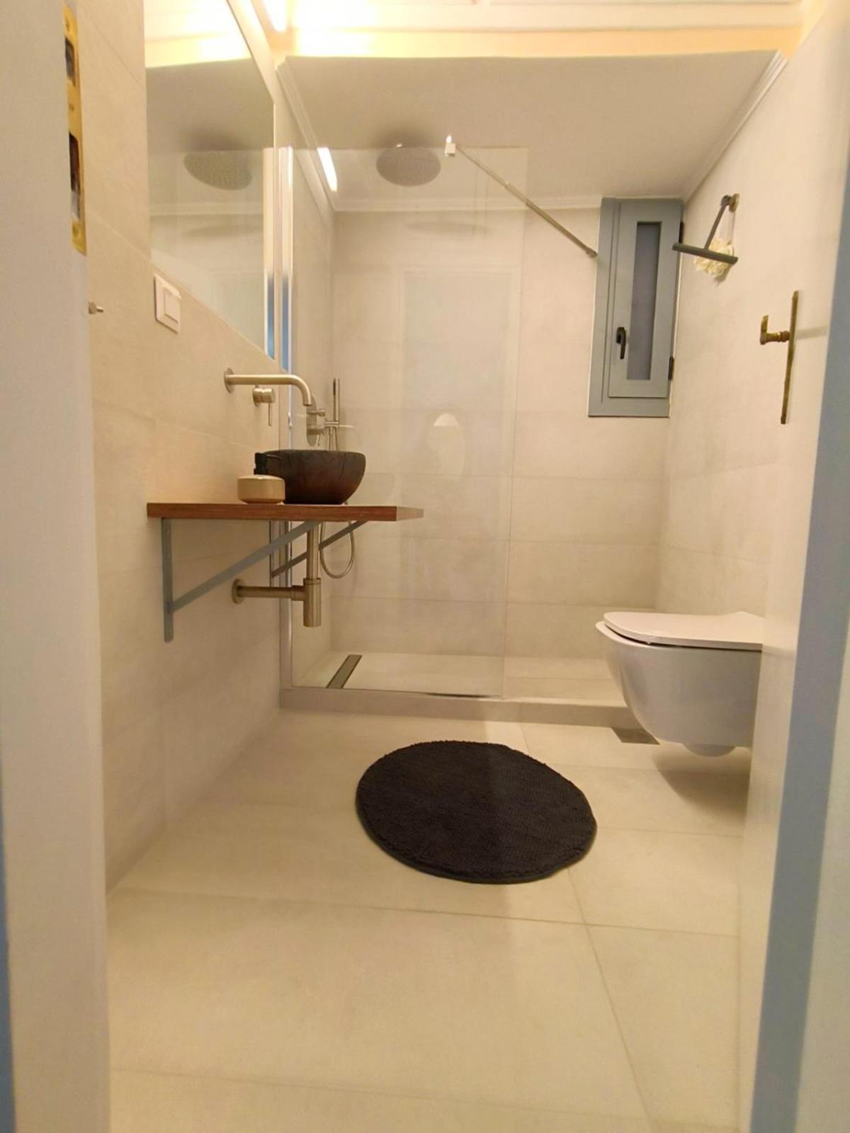 Appartamento Stylish Artistic Flat With View, Three Min To Metro Atene Esterno foto